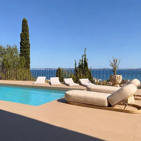 Vue Avec Piscine, Centre A Pieds Villa Le Lavandou