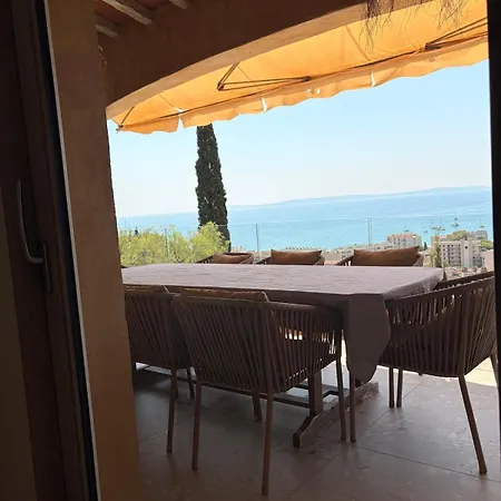 Vue Avec Piscine, Centre A Pieds