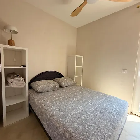 Vue Avec Piscine, Centre A Pieds Villa