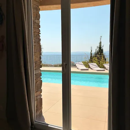 Vue Avec Piscine, Centre A Pieds Villa *