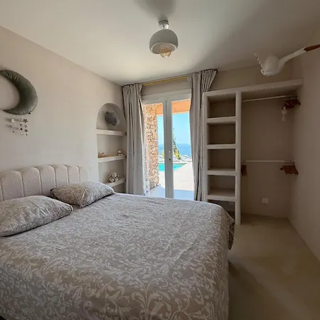 Vue Avec Piscine, Centre A Pieds