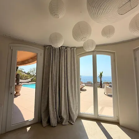 Villa Vue Avec Piscine, Centre A Pieds