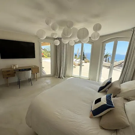 Vue Avec Piscine, Centre A Pieds