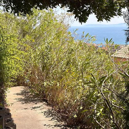 Villa Vue Avec Piscine, Centre A Pieds Le Lavandou